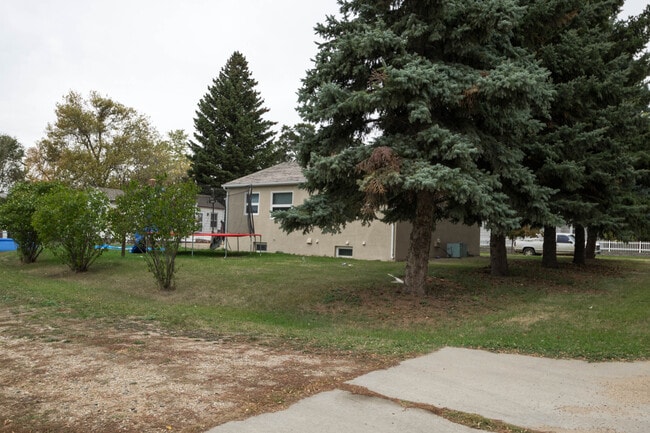 Building Photo - 1224 6th Ave NE