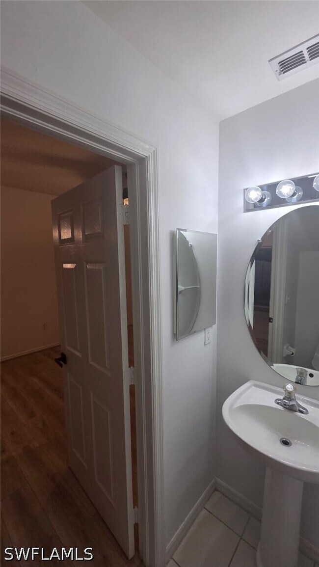 Building Photo - 3642 Pine Oak Cir