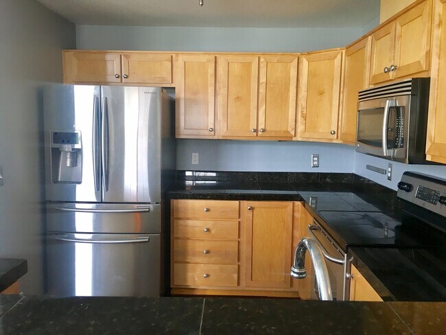 Building Photo - Gorgeous 2BD Condo in Desirable Progress Ridge Location!  High End Finishes, Great View!