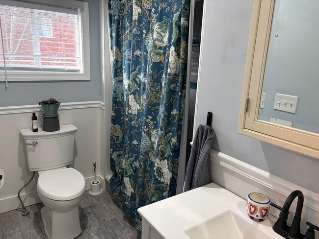 Building Photo - 52 Bolton St