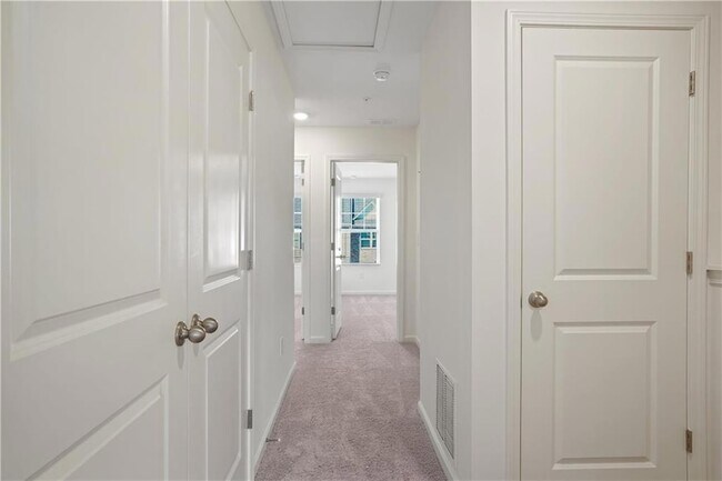 Building Photo - 541 Magnolia Cir