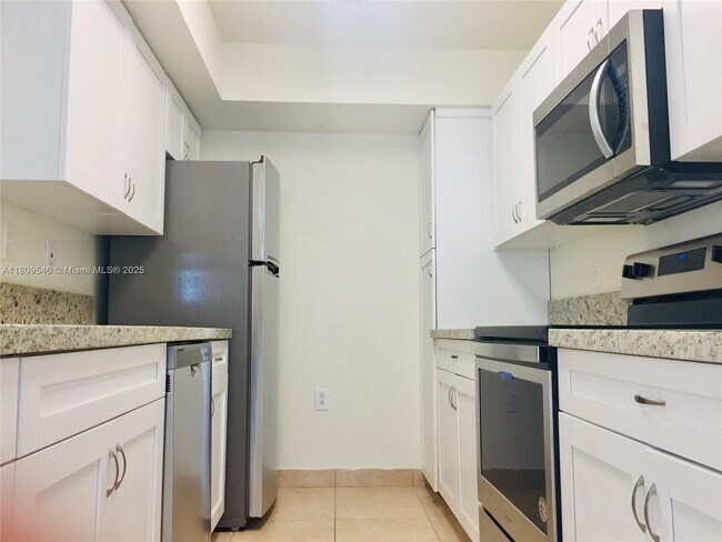 Building Photo - 10440 SW 156th Ct