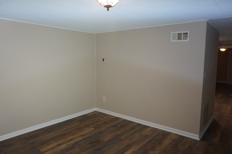 Building Photo - 7956 Eastdale Rd