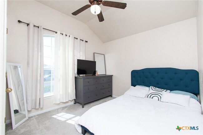 Building Photo - 211 Sims Ridge Dr