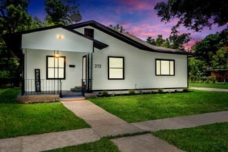 Building Photo - 1213 Spicewood