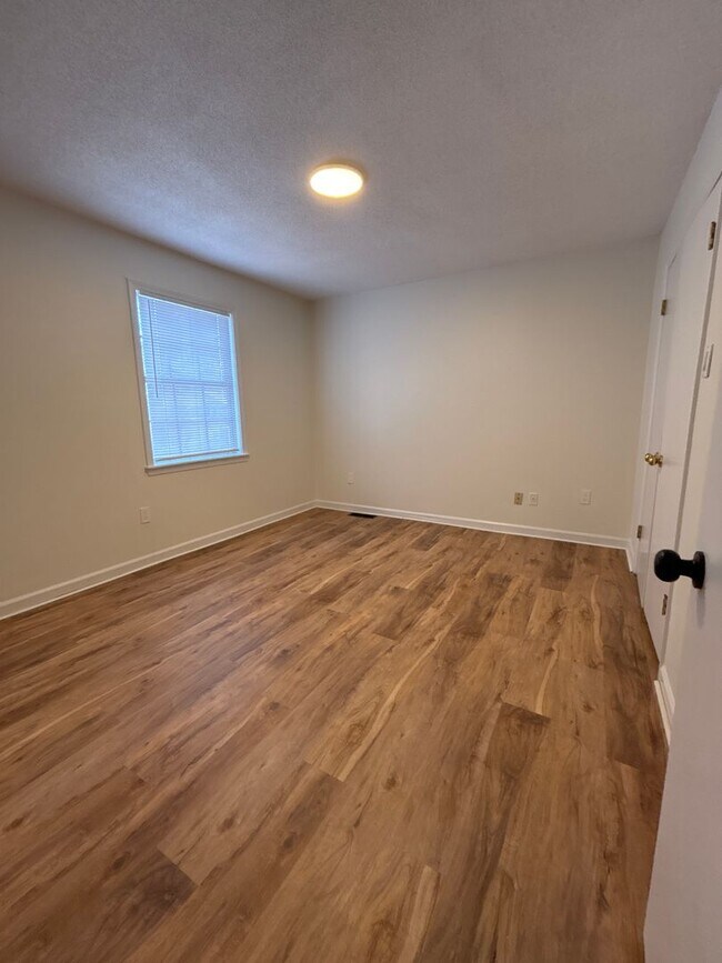 Building Photo - 00402