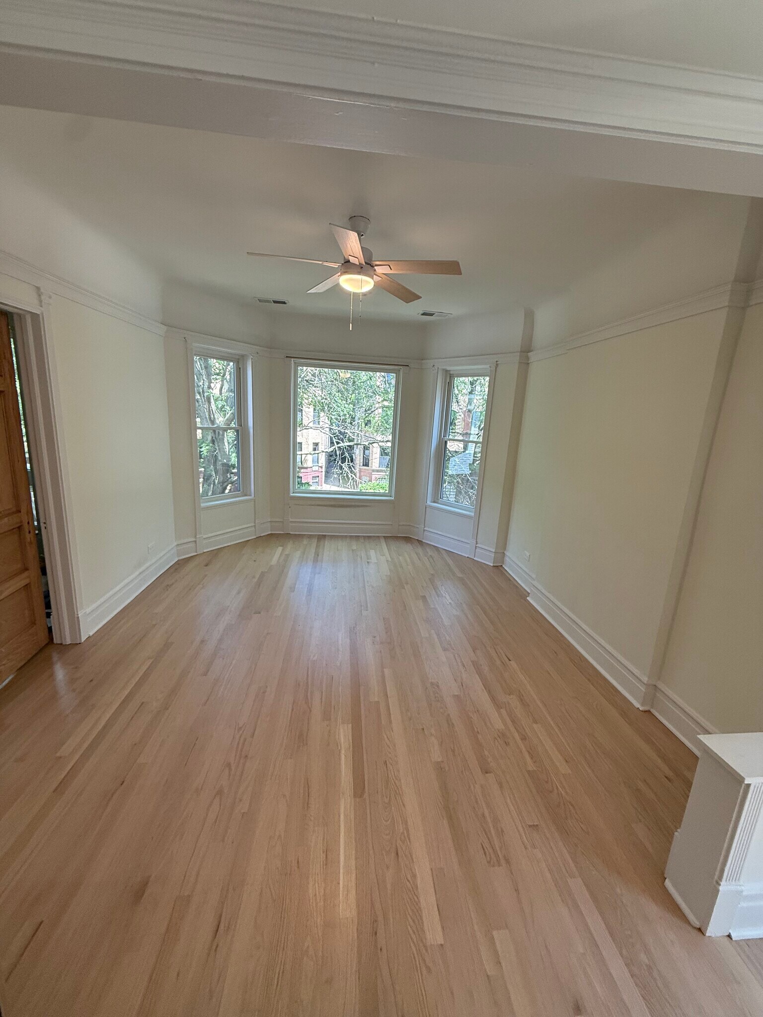 Living room - 6220 N Magnolia Ave