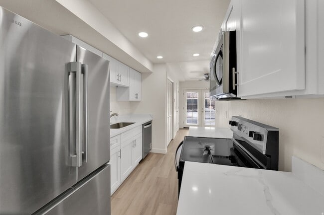 Building Photo - 7873 S Chadbourne Dr