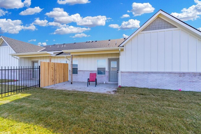 Building Photo - *Beautiful New Duplexes in Goddard School ...