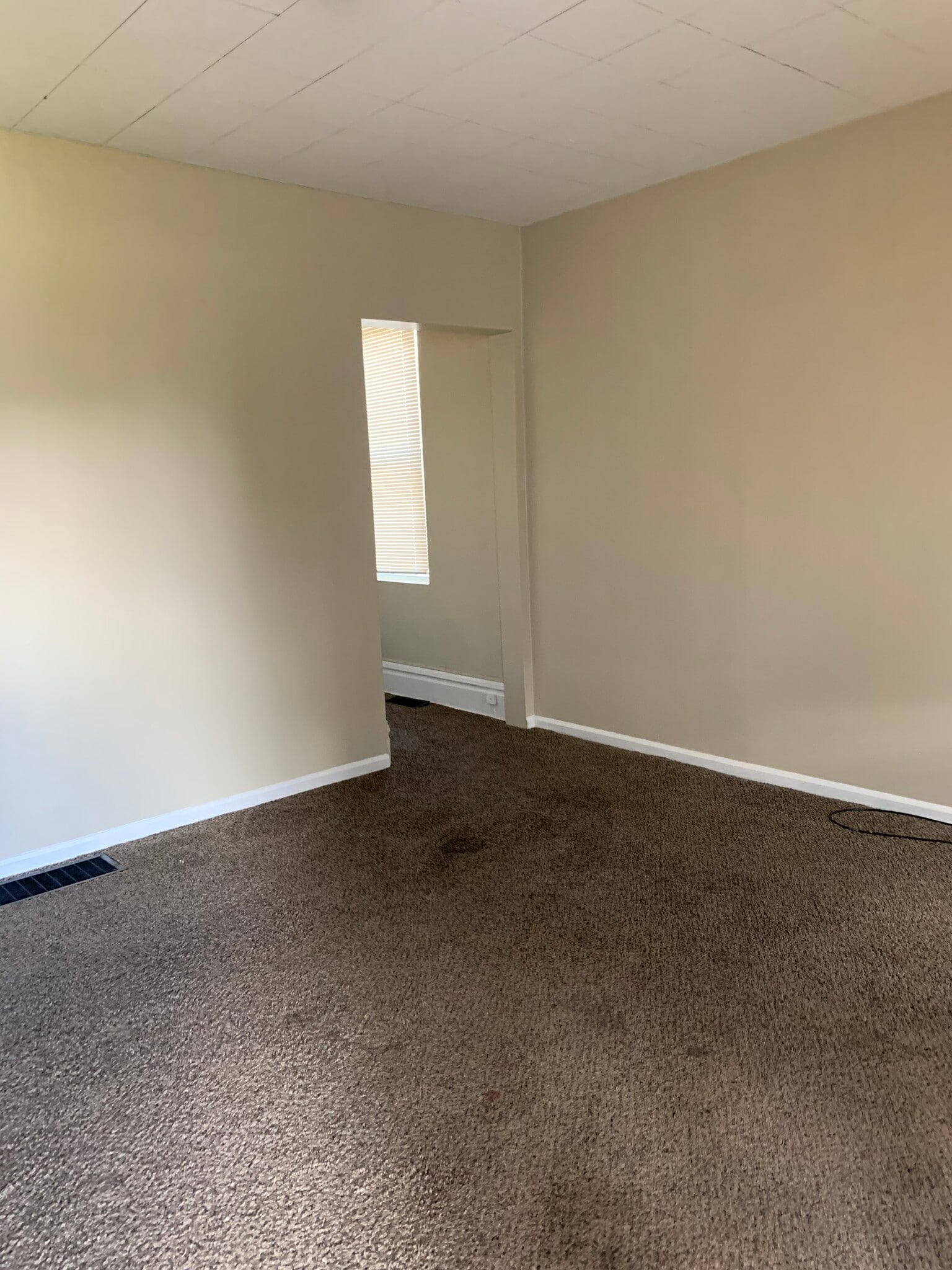 Living room - 715 Doddridge St