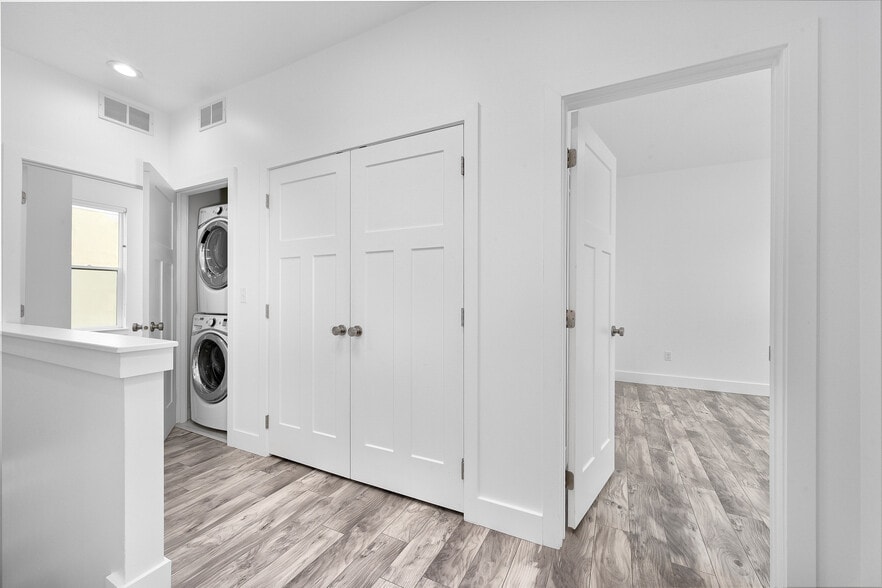 Building Photo - 315 W Reed Ave