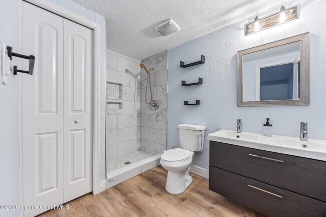 Building Photo - 826 Newfound Harbor Dr