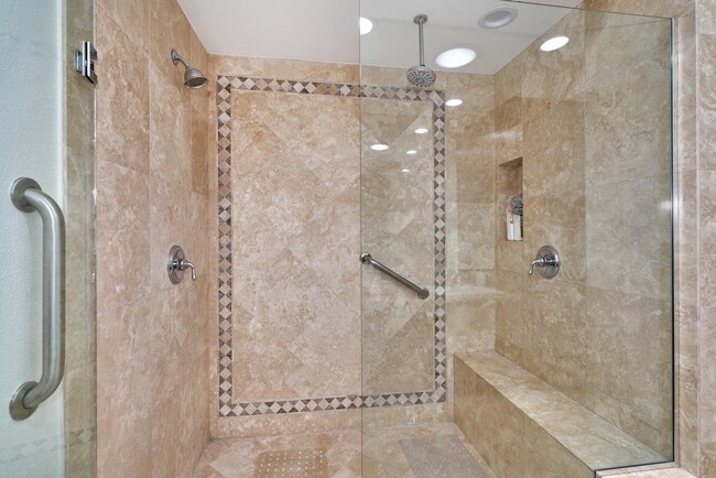 Building Photo - 39810 Bedford Dr
