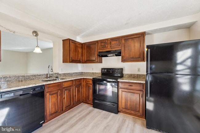 Building Photo - 15023 Oak Crest Ct