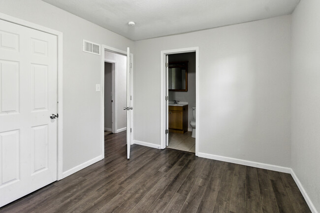 Building Photo - 217 Kronos Dr