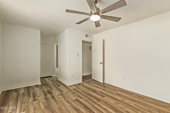 Building Photo - 3131 W Cochise Dr