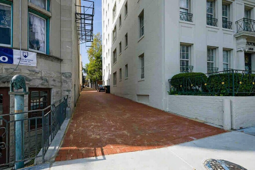Building Photo - 2114 Bancroft Pl NW