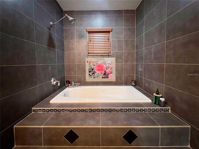 Building Photo - 3900 Reaves Rd