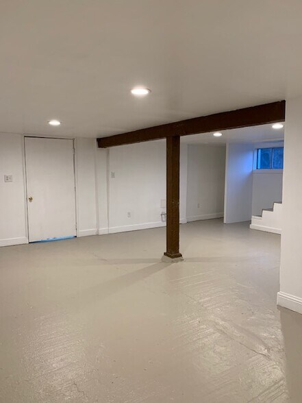Building Photo - 2113 SE Ankeny St