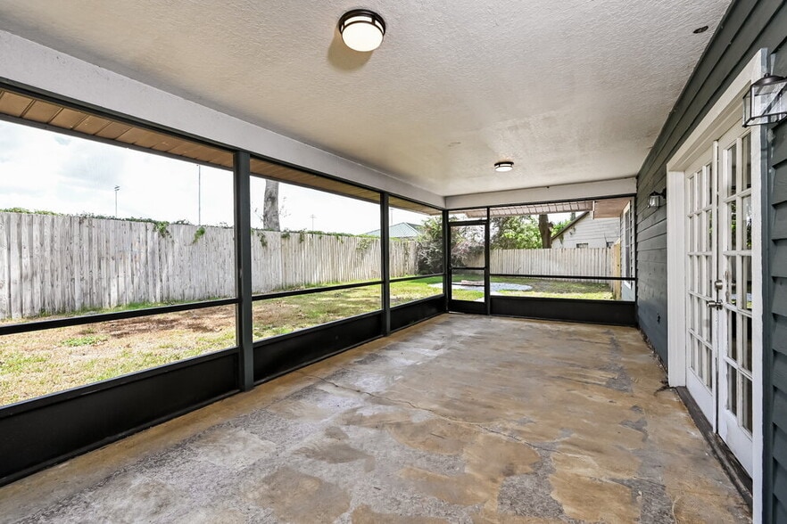 Building Photo - 8014 Dunstable Cir