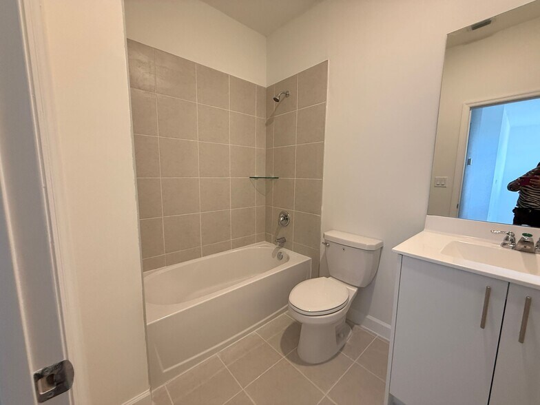 Building Photo - 2954 SE 23rd Ave