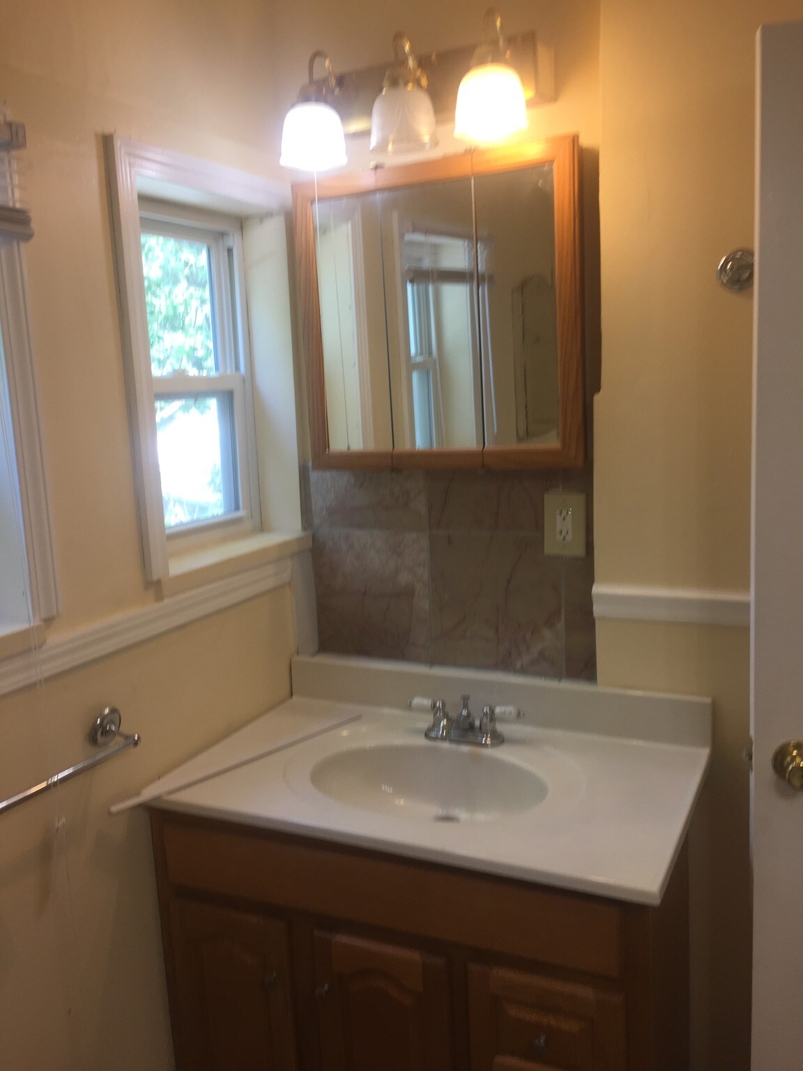 Building Photo - 35 Seel St