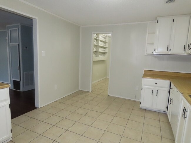 Building Photo - Country Living-Water Included! 2 Bedroom Home