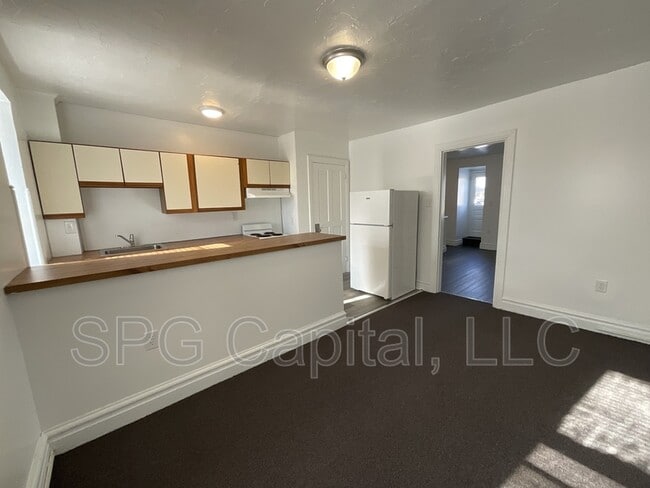 Building Photo - 659 W Philadelphia St