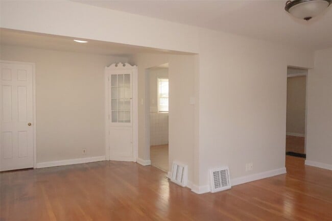 Building Photo - 10131 Cabot Dr