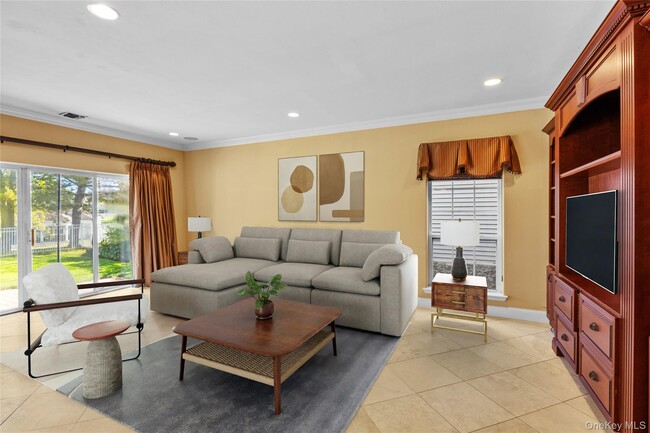 Building Photo - 169 Hamlet Dr