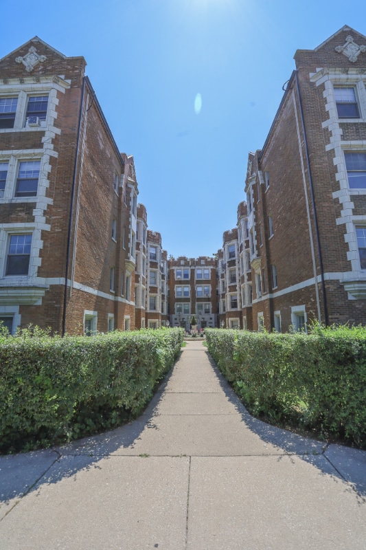 Building Photo - 1041 W North Shore Ave