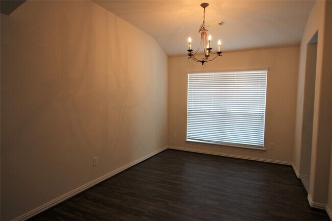 Building Photo - 4612 Meridian Park Dr