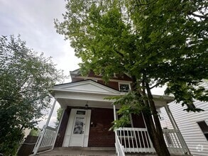 Building Photo - Beautiful Spacious 1 Bedroom Apt. Lower Un...