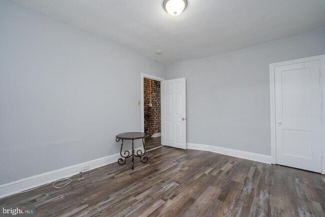 Building Photo - 3050 Mayfield Ave