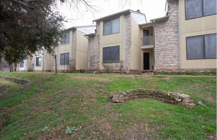 Building Photo - Room in Condo on Timber Ridge Rd