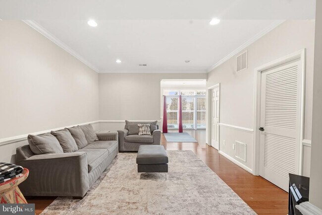 Building Photo - 15098 Danehurst Cir