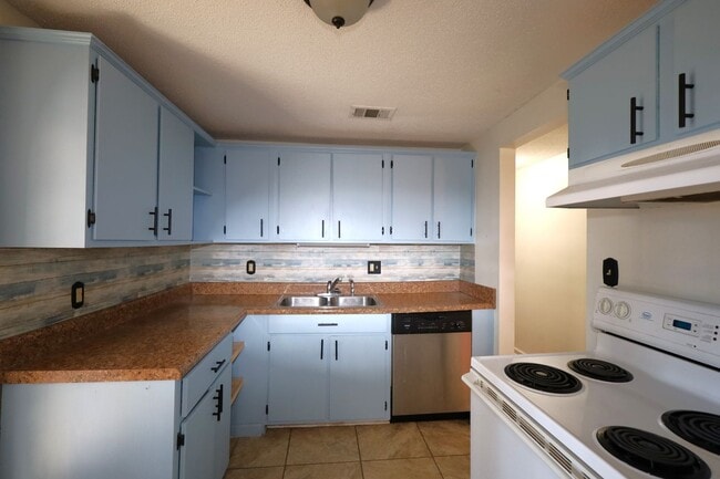 Building Photo - 5023 Cedar St