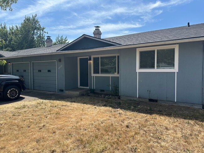 Building Photo - Beautifully updated 2 bedroom 1 bathroom d...