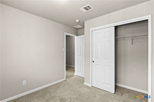 Building Photo - 213 Hoya Ln