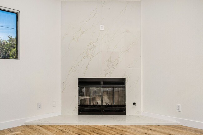 Building Photo - 2500 Abbot Kinney Blvd