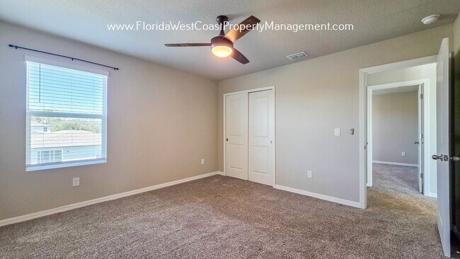 Building Photo - BRILLIANT and SPACIOUS! 4 BEDROOM/2.5 BATH PLUS LARGE BONUS-FLEX SPACE and FENCED YARD!