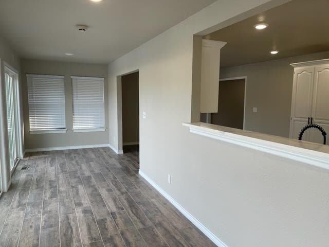 Building Photo - 3642 Lakeshore Dr
