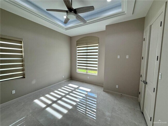 Building Photo - 17 West Dr