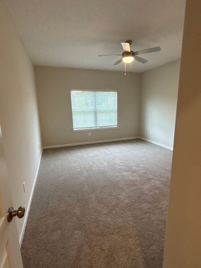 Building Photo - BRAND NEW 4 Bed 3.5 Bath Townhome Near The...