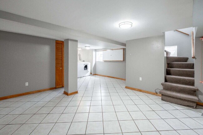 Building Photo - Spacious 3-Bedroom, 2-Bathroom Duplex in Avondale