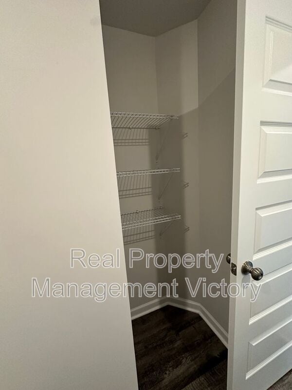 Building Photo - 231 Hill Ln