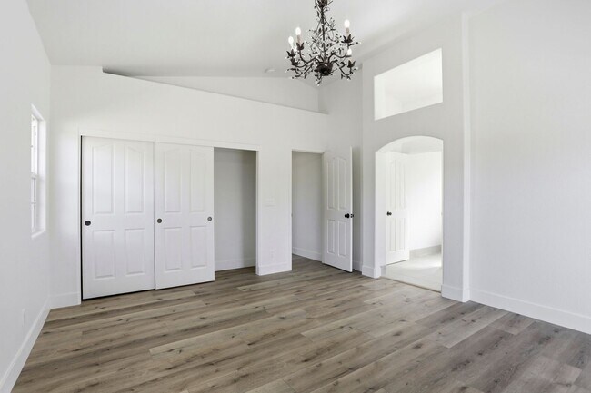 Building Photo - Beautiful Gated Country Property