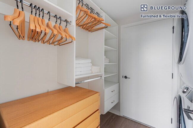 Building Photo - 3275 Washington Blvd