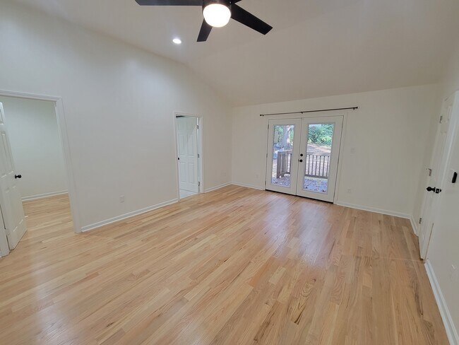 Master Bedroom - 1131 Montreat Ave SW