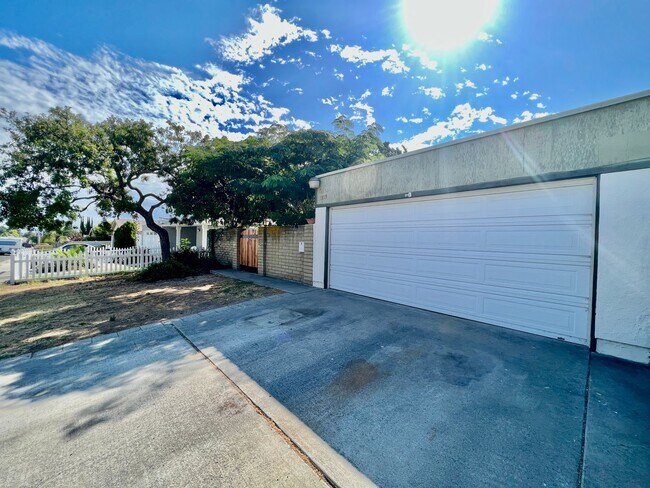 Building Photo - Newly remodeled 4B/2BA house w/ large back...